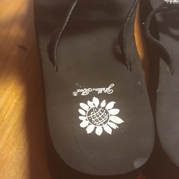 Yellow box Rhinestone Sandals Size 9 - Picture 6 of 8